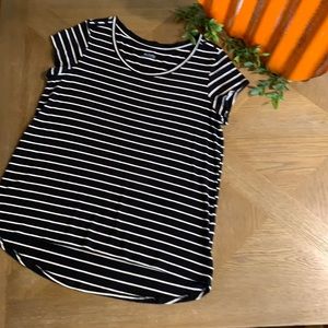 Columbia Black and white short sleeve     T-shirt  size Large